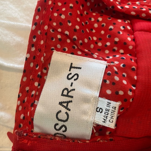 Cute rushed bum red frilly skirt. Perfect for vacation. Size small - Picture 3 of 4